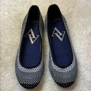 Adrienne Vittadini Womens Sport Knit Ballet Flats Gray Patterned Shoes Sz 8.5